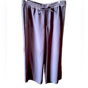 Banana Republic size 10 grey dressy track pant. Elastic tie waist 4 pockets NWT.